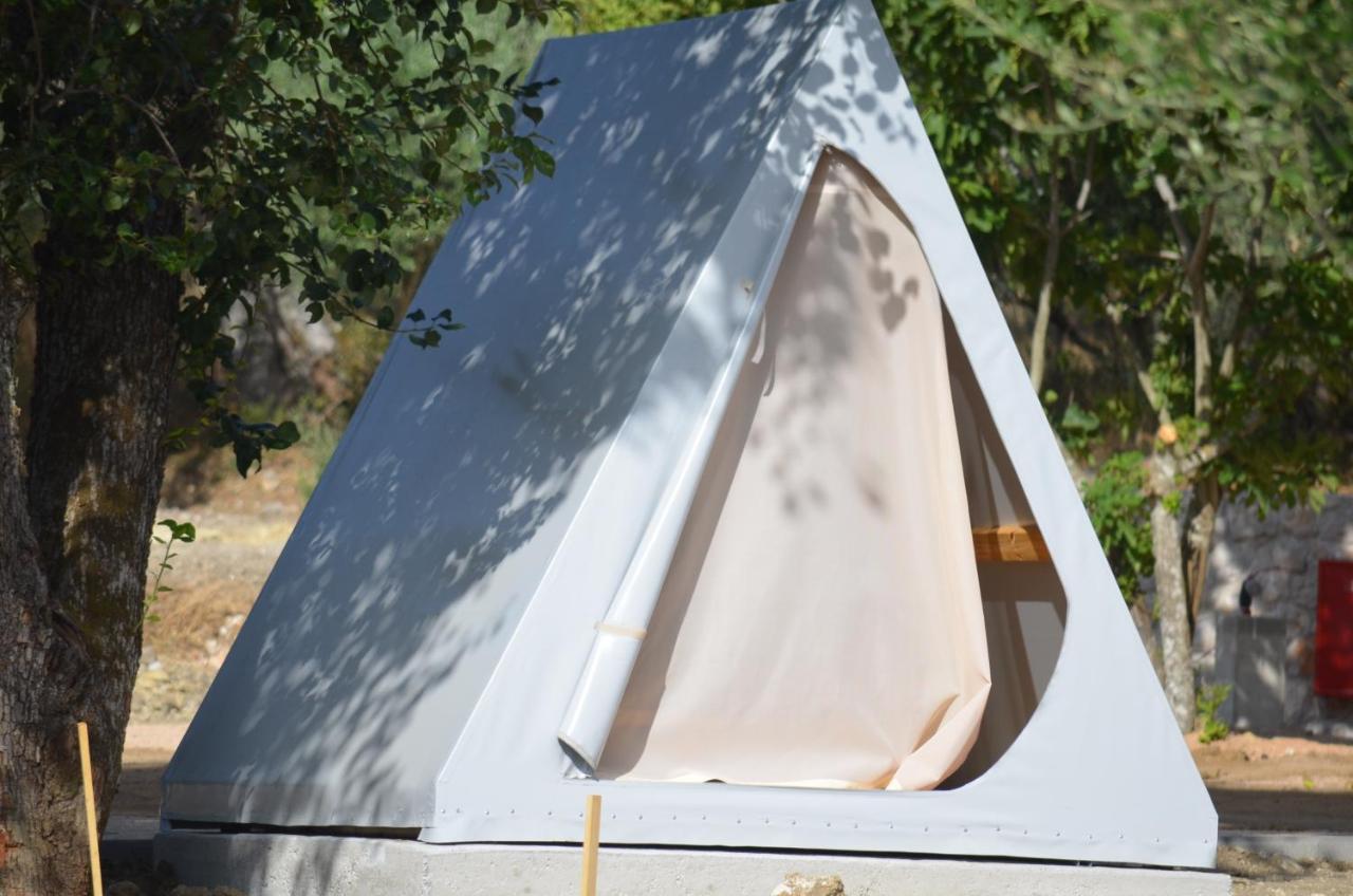 Nirikos Camping Spasmeni Vrisi 外观 照片